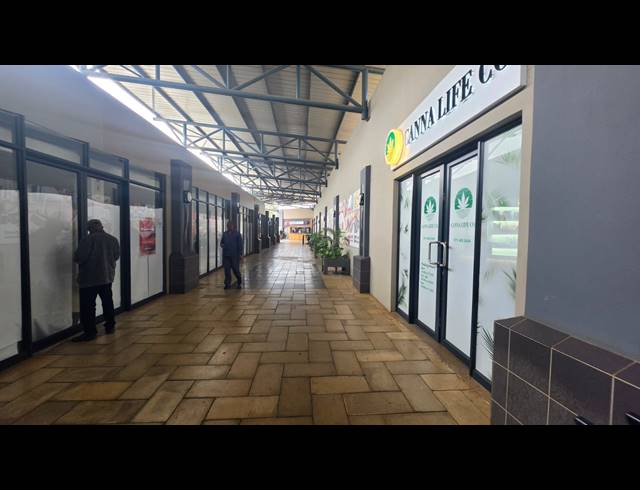 351M² RETAIL TO LET IN FAIRVIEW